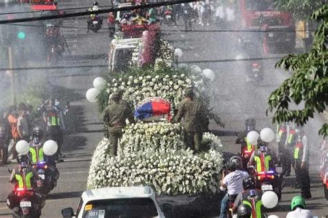 Kim arrives in Cebu, bids farewell to mom .